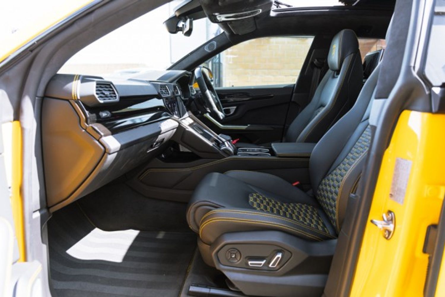 LAMBORGHINI URUS ESTATE 4.0 V8 5DR AUTOMATIC