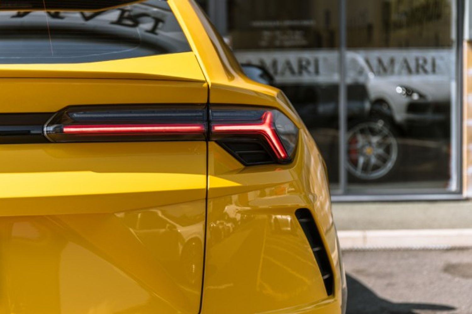 LAMBORGHINI URUS ESTATE 4.0 V8 5DR AUTOMATIC