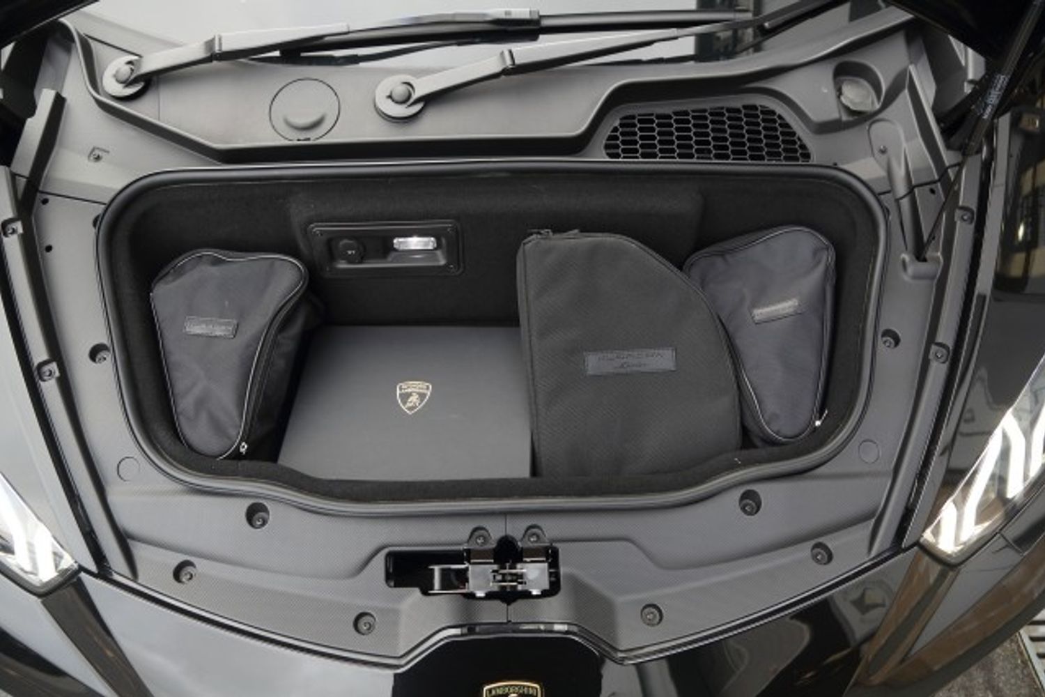 LAMBORGHINI HURACAN CONVERTIBLE 5.2 LP 610-4 SPYDER 2DR SEMI AUTOMATIC