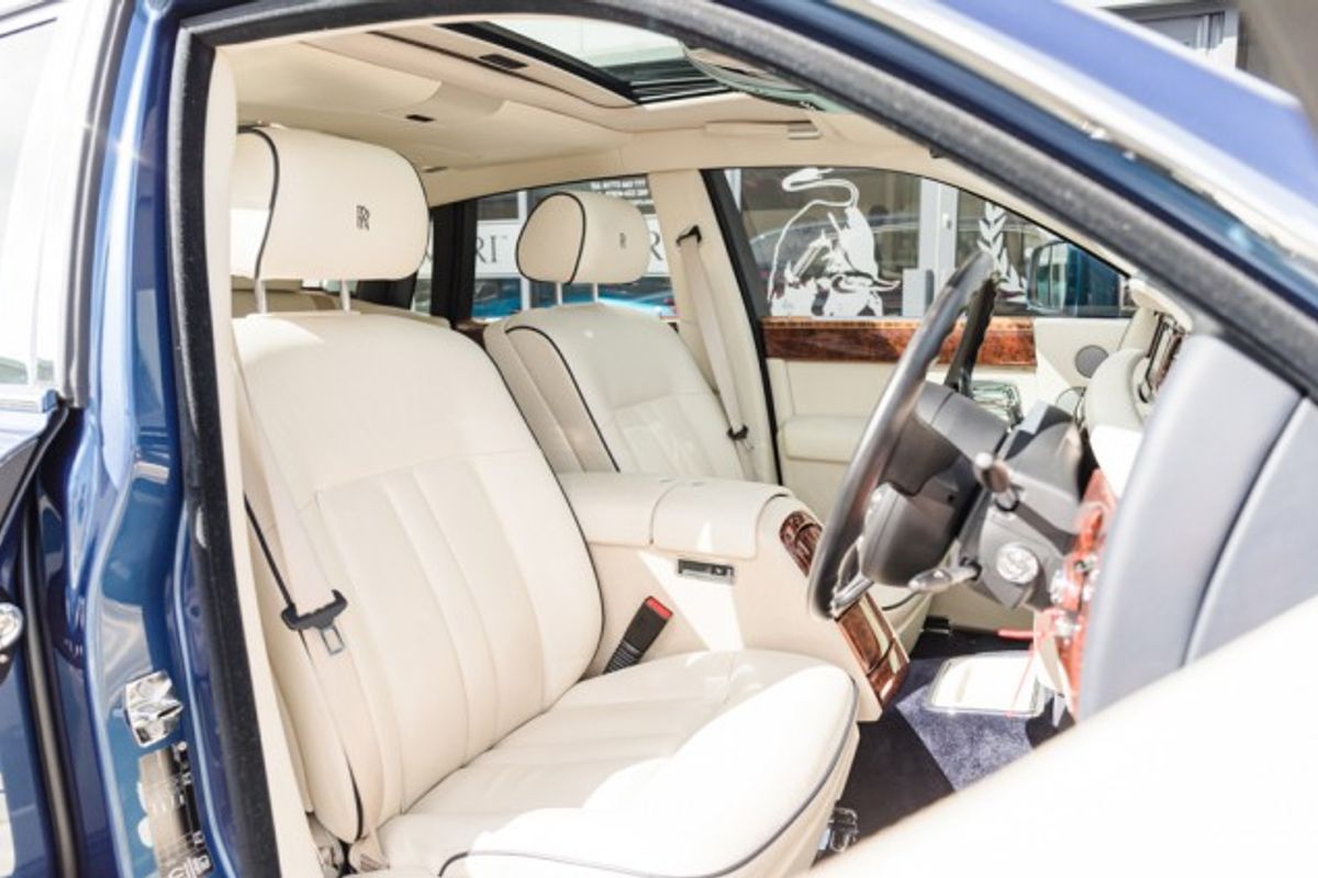 ROLLS-ROYCE PHANTOM LIMOUSINE 6.7 V12 4DR AUTOMATIC