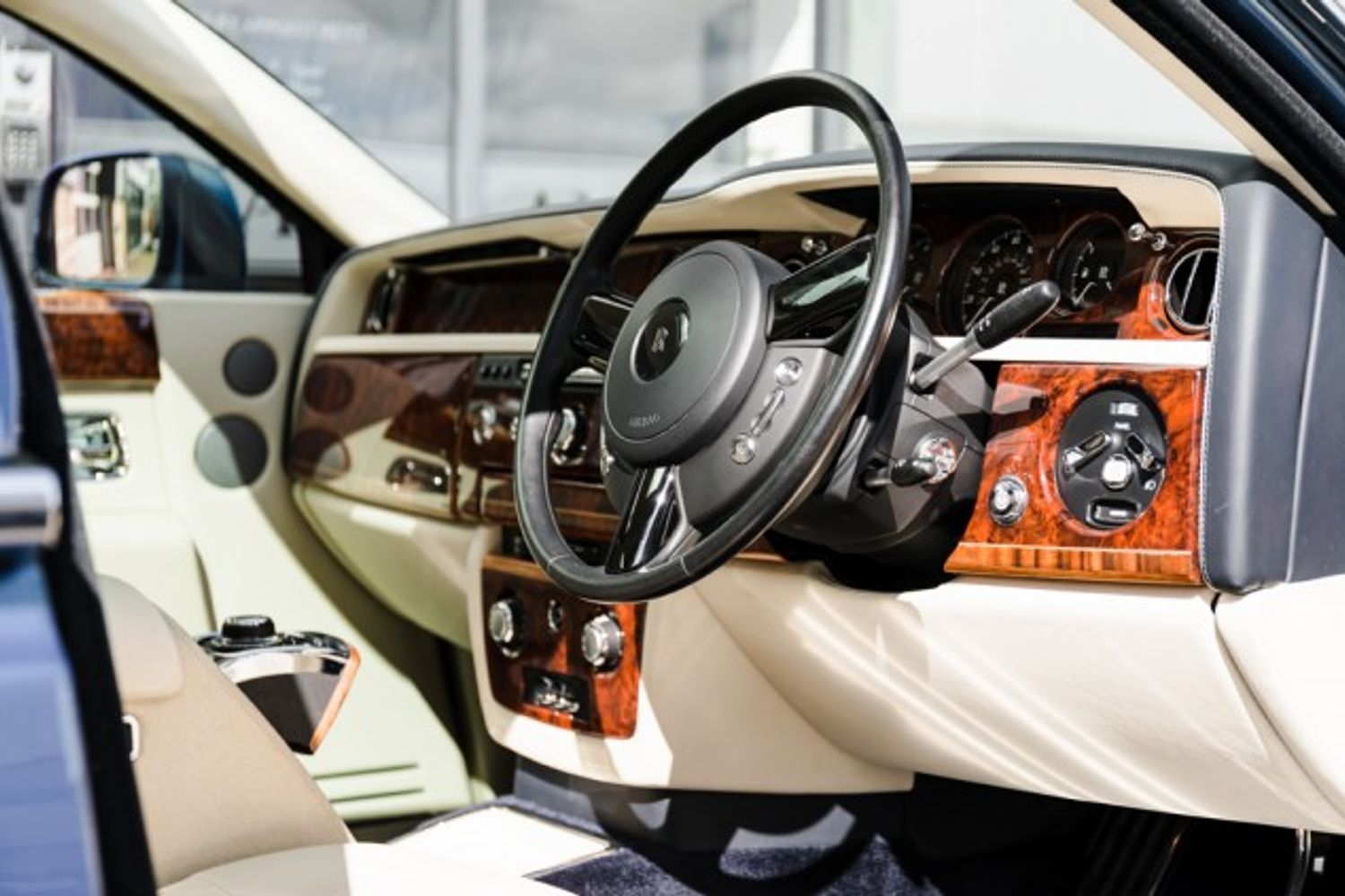 ROLLS-ROYCE PHANTOM LIMOUSINE 6.7 V12 4DR AUTOMATIC