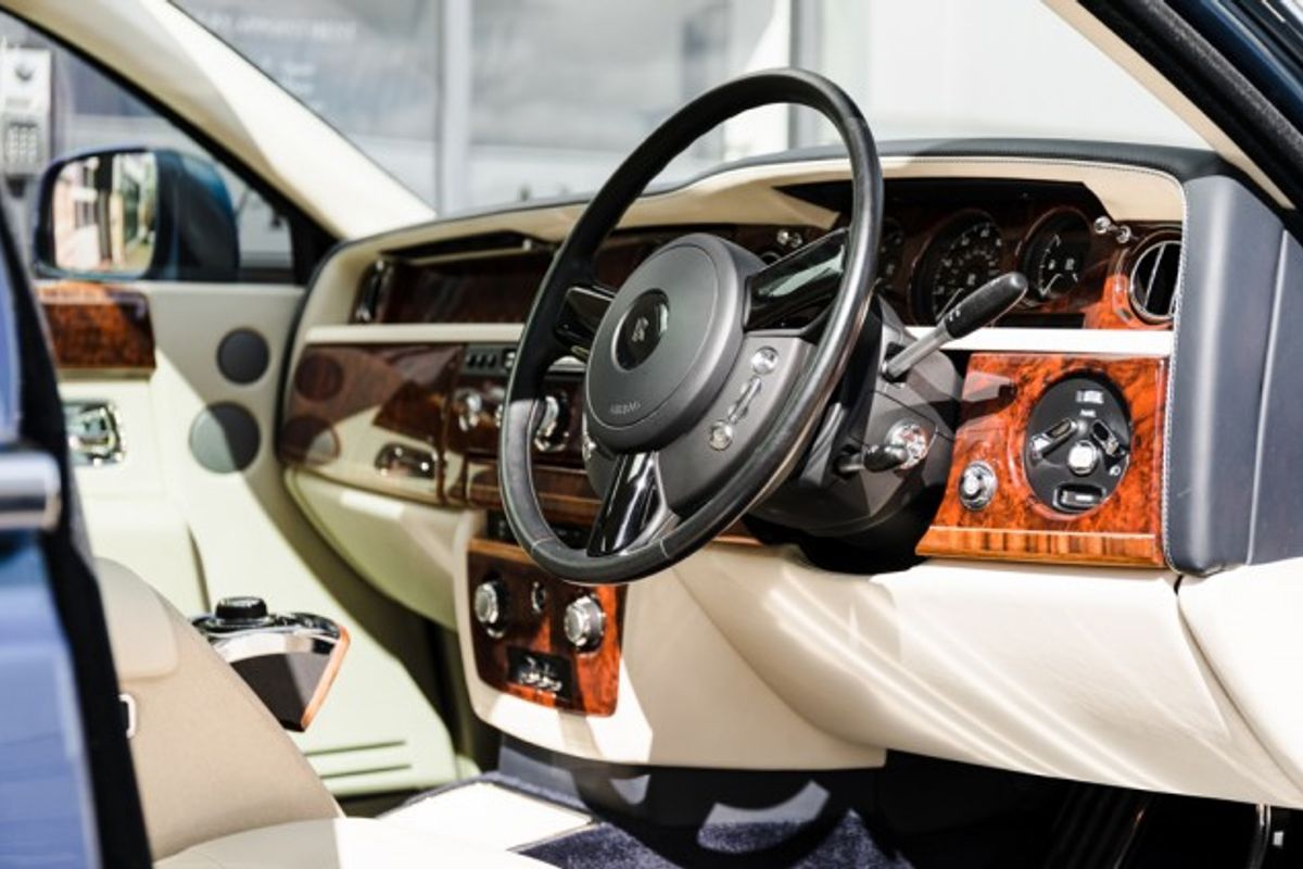 ROLLS-ROYCE PHANTOM LIMOUSINE 6.7 V12 4DR AUTOMATIC
