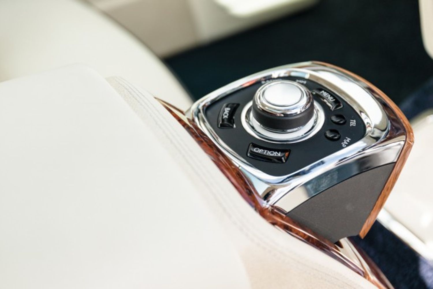 ROLLS-ROYCE PHANTOM LIMOUSINE 6.7 V12 4DR AUTOMATIC