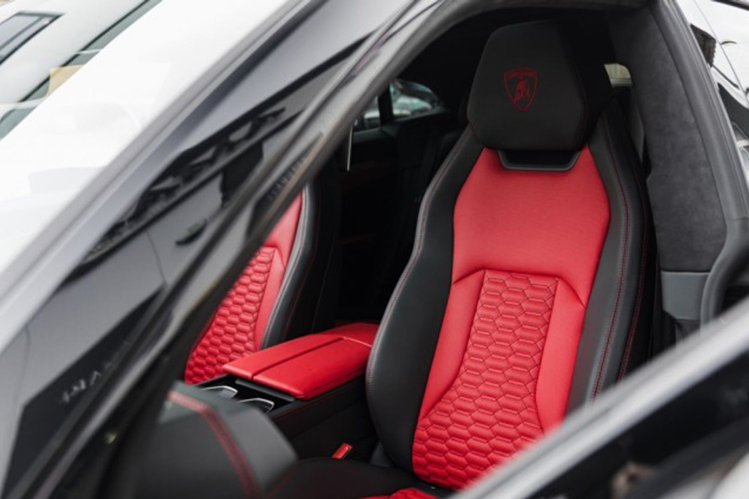 LAMBORGHINI URUS ESTATE 4.0 V8 5DR AUTOMATIC