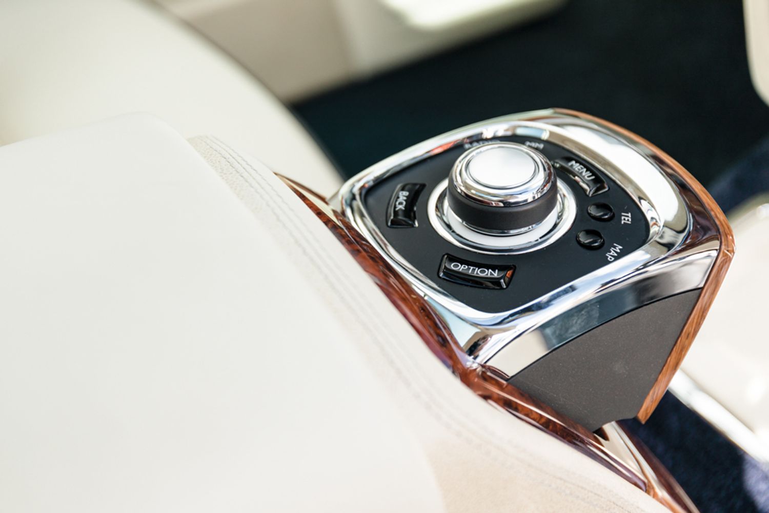 ROLLS-ROYCE PHANTOM LIMOUSINE 6.7 V12 4DR AUTOMATIC