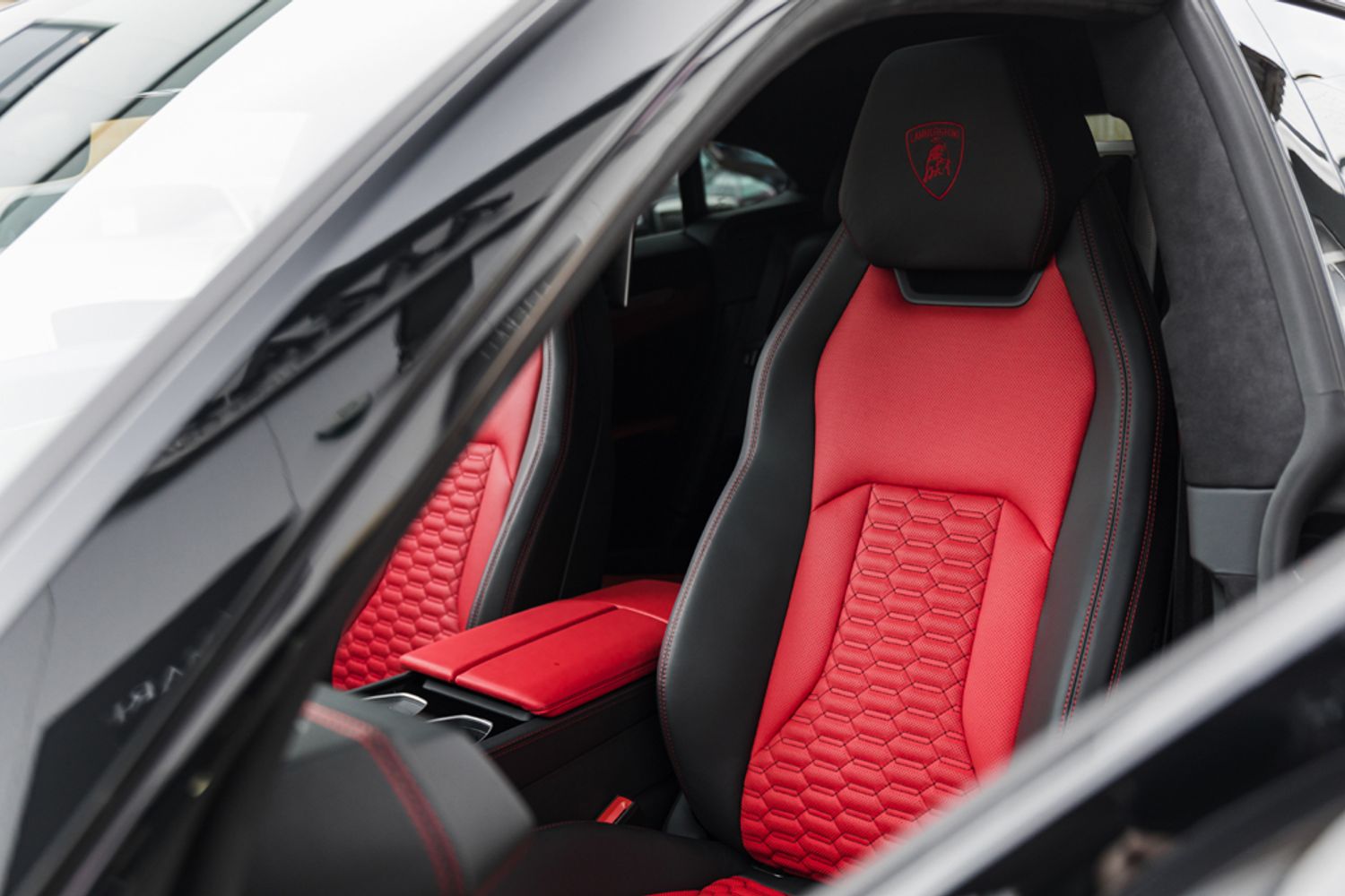 LAMBORGHINI URUS ESTATE 4.0 V8 5DR AUTOMATIC