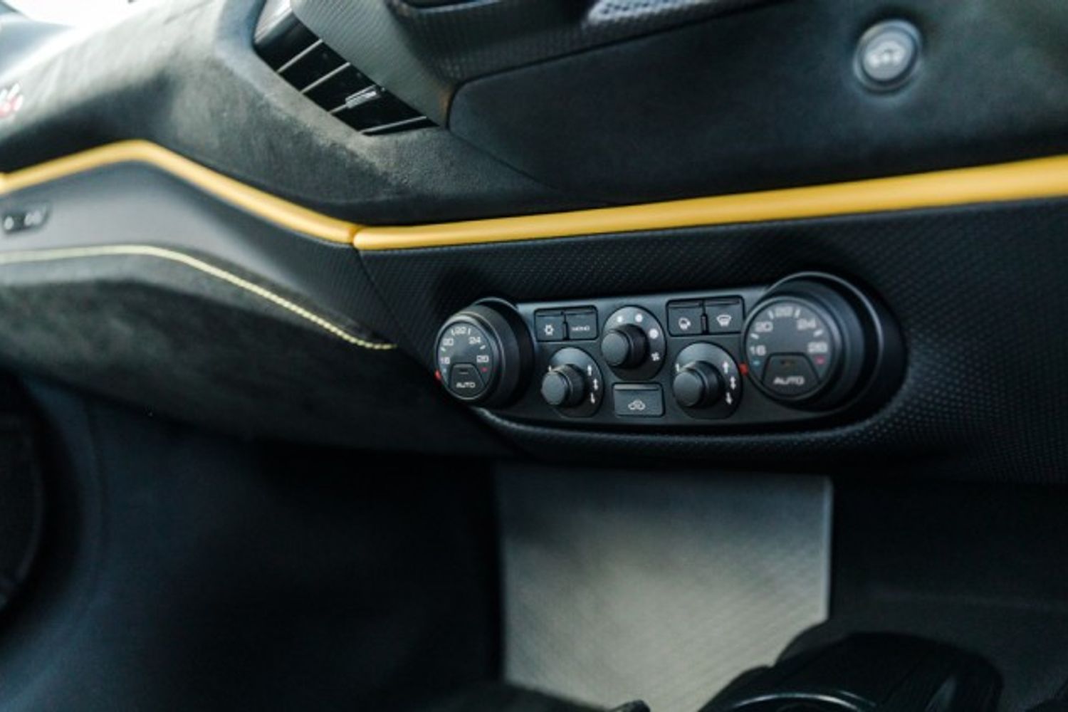 FERRARI 488 PISTA COUPE 3.9 VS 2DR SEMI AUTOMATIC