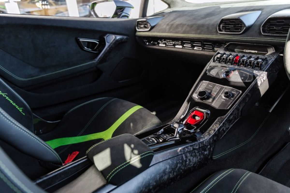 LAMBORGHINI HURACAN COUPE 5.2 LP 640-4 PERFORMANTE 2DR SEMI AUTOMATIC