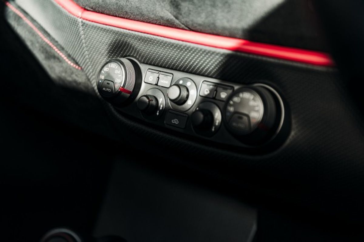 FERRARI 488 PISTA COUPE 3.9 VS 2DR SEMI AUTOMATIC