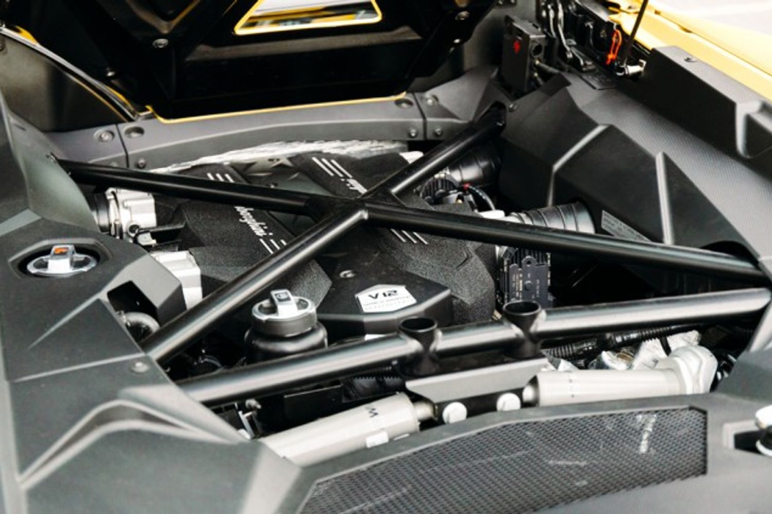 LAMBORGHINI AVENTADOR CONVERTIBLE 6.5 LP 740-4 S ROADSTER 2DR SEMI AUTOMATIC