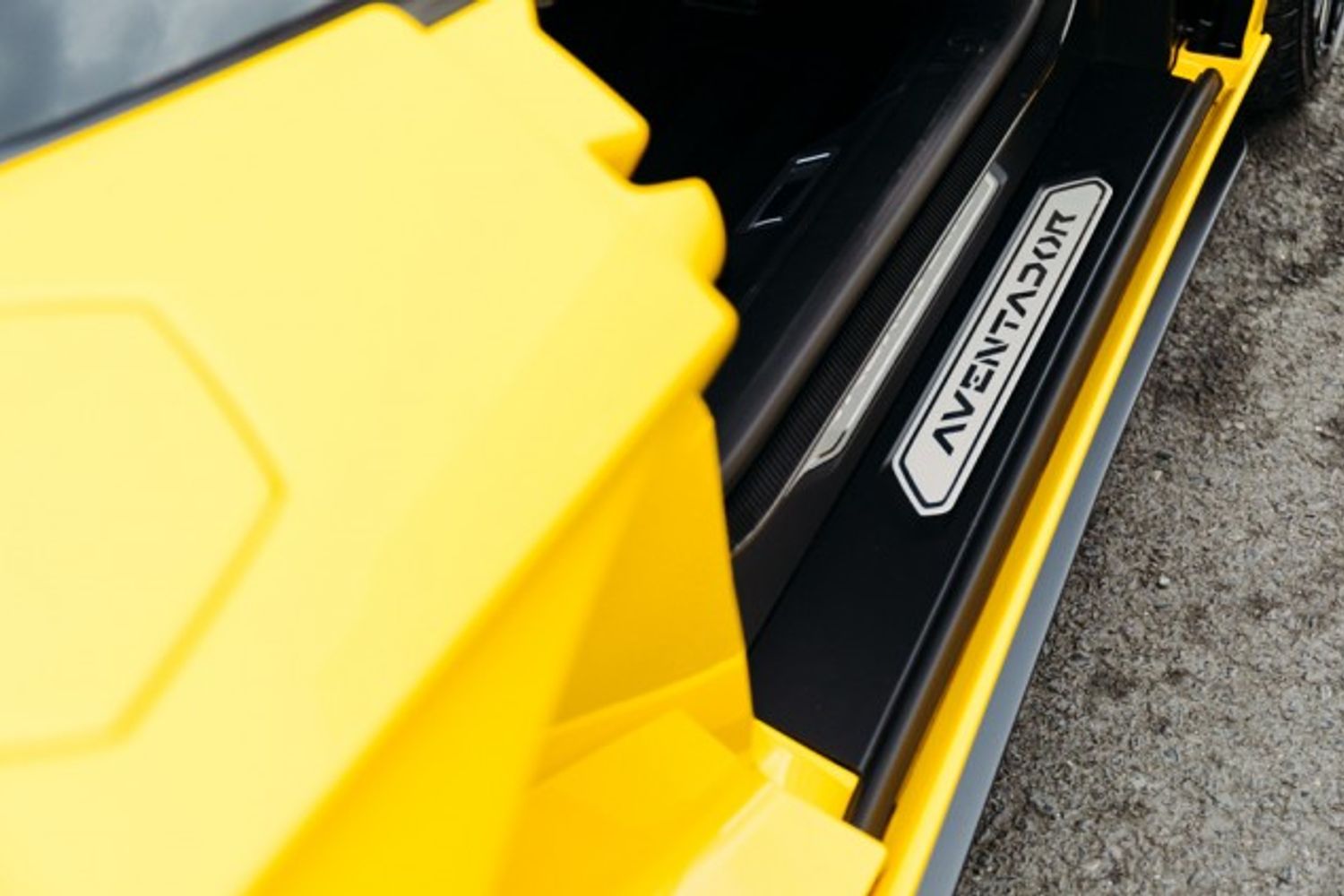 LAMBORGHINI AVENTADOR CONVERTIBLE 6.5 LP 740-4 S ROADSTER 2DR SEMI AUTOMATIC