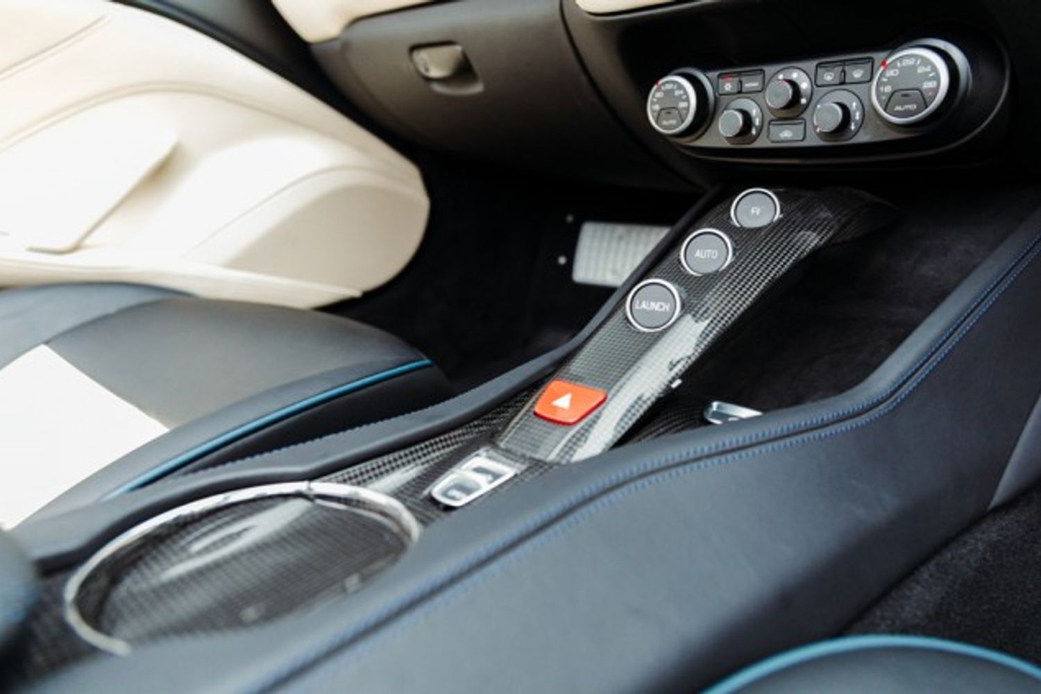 FERRARI CALIFORNIA CONVERTIBLE 3.9 DD 2DR SEMI AUTOMATIC