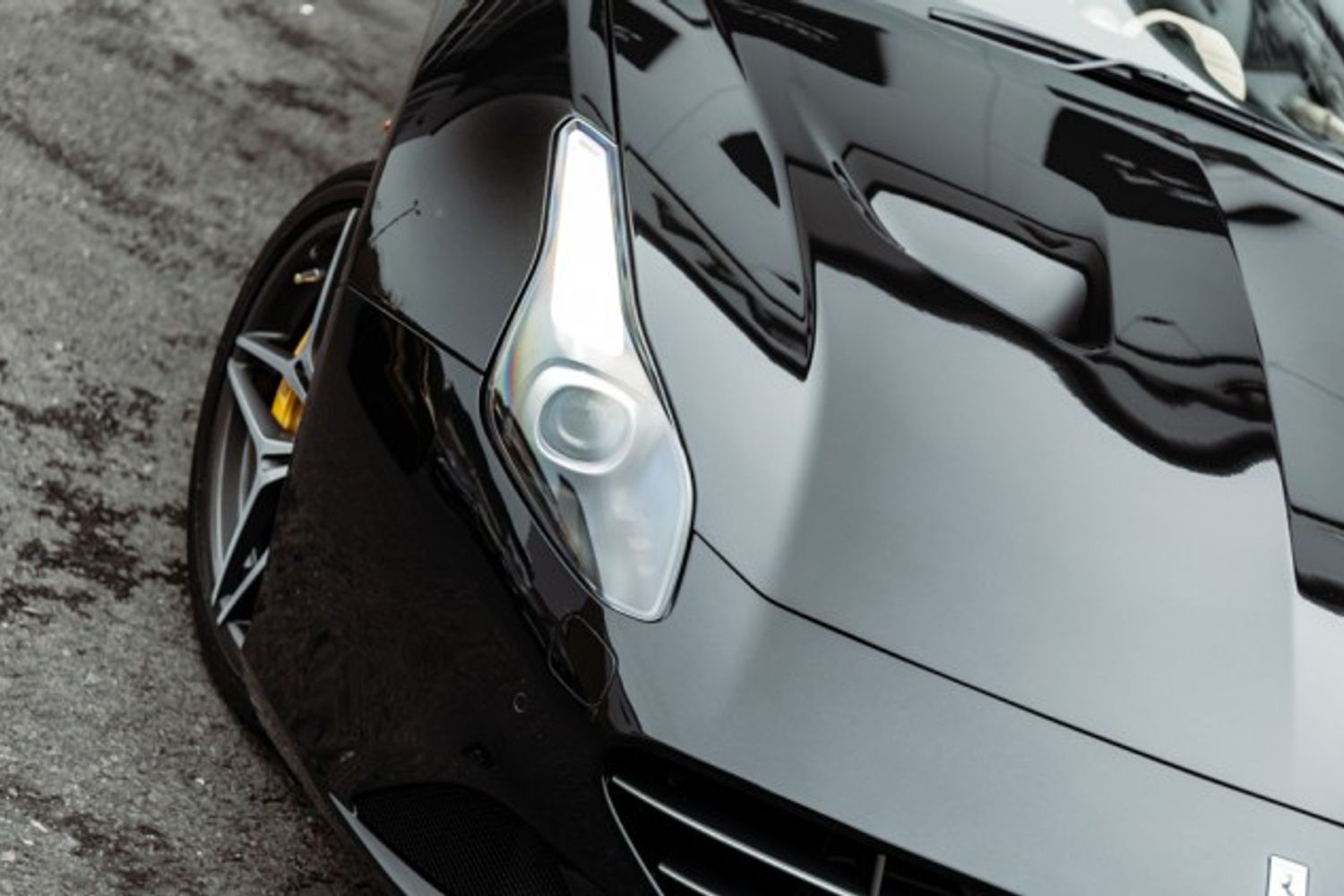 FERRARI CALIFORNIA CONVERTIBLE 3.9 DD 2DR SEMI AUTOMATIC