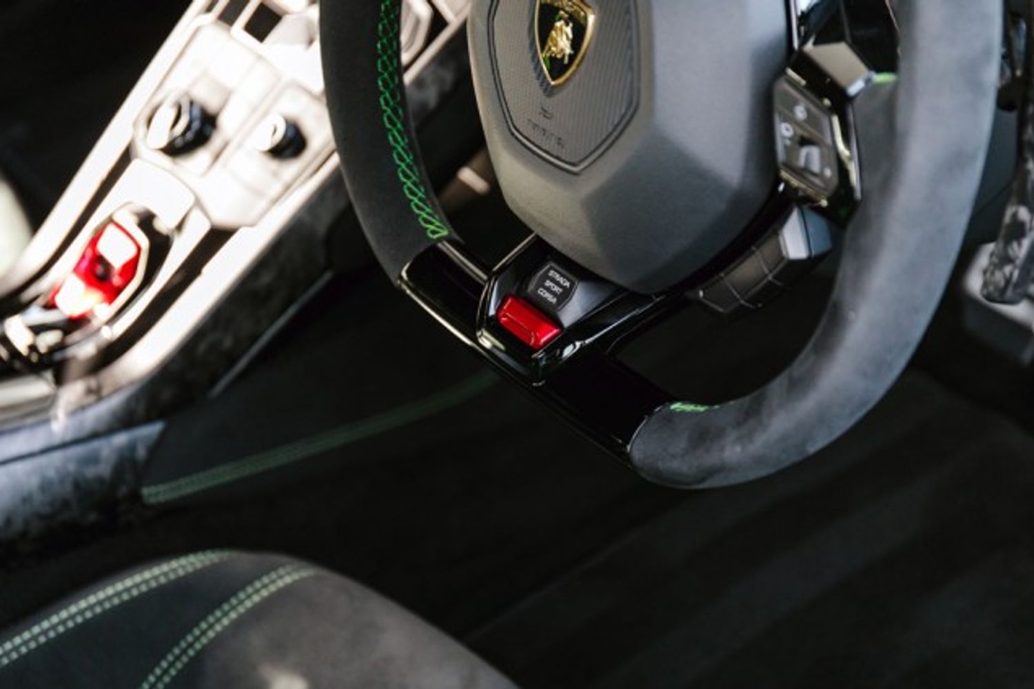 LAMBORGHINI HURACAN COUPE 5.2 LP 640-4 PERFORMANTE 2DR SEMI AUTOMATIC