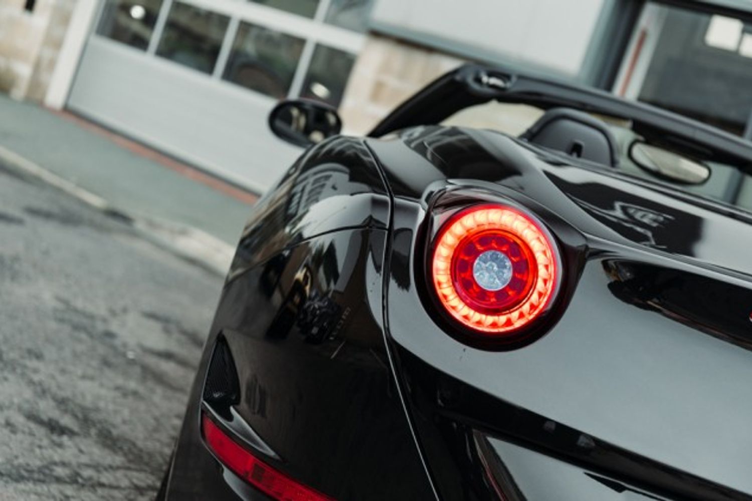 FERRARI CALIFORNIA CONVERTIBLE 3.9 DD 2DR SEMI AUTOMATIC