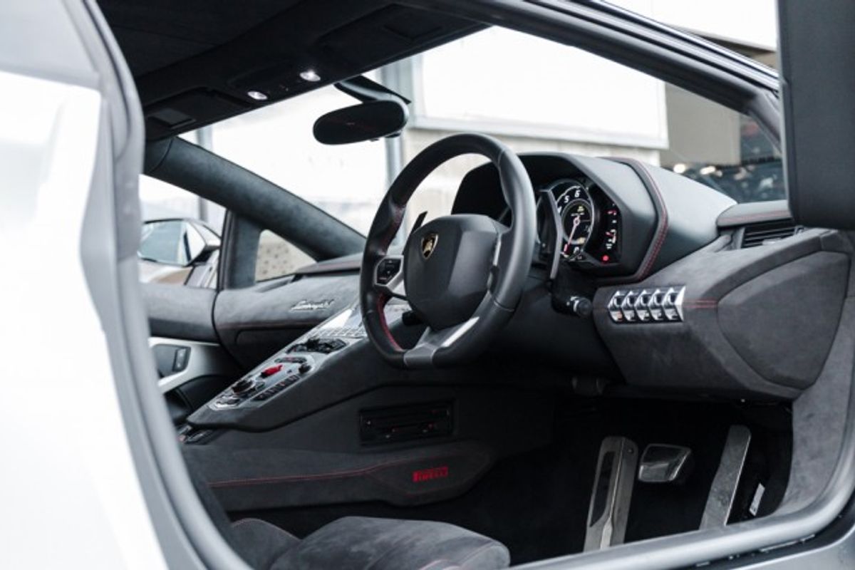 LAMBORGHINI AVENTADOR COUPE 6.5 LP 700-4 PIRELLI EDITION