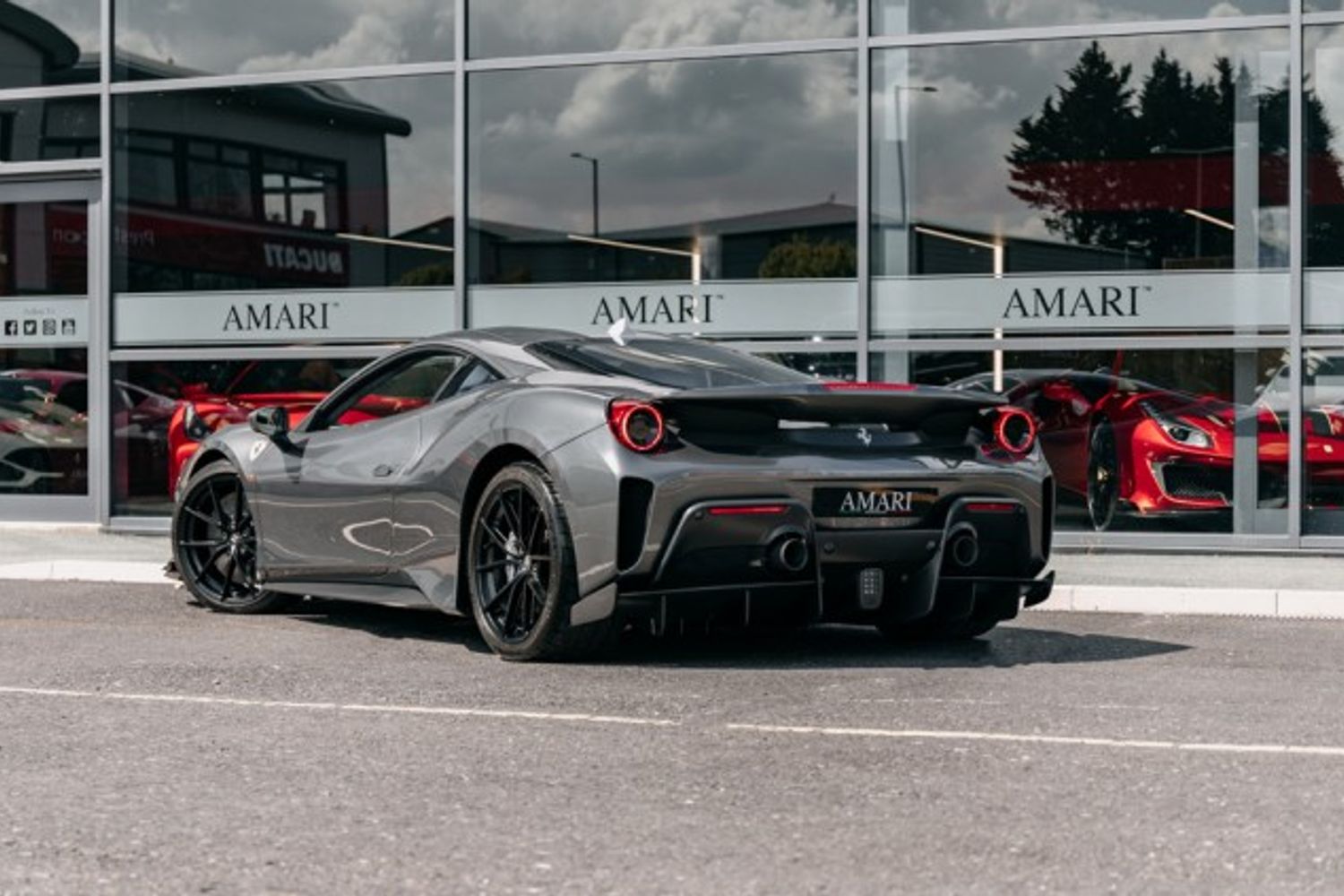 FERRARI 488 PISTA COUPE 3.9 VS 2DR SEMI AUTOMATIC