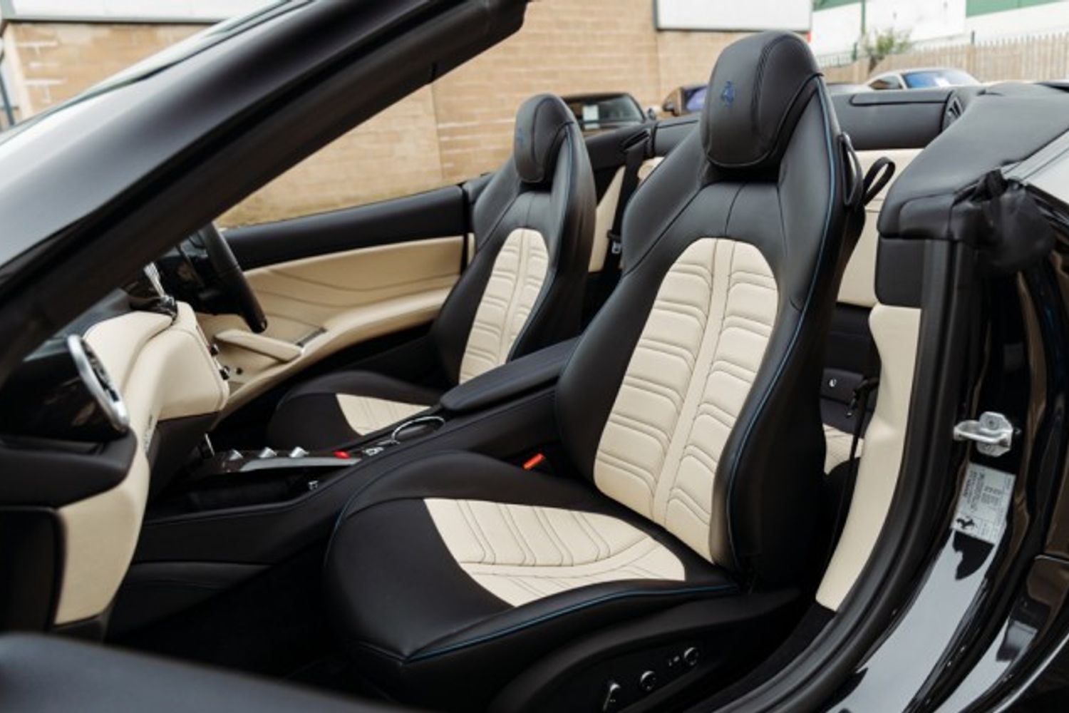 FERRARI CALIFORNIA CONVERTIBLE 3.9 DD 2DR SEMI AUTOMATIC