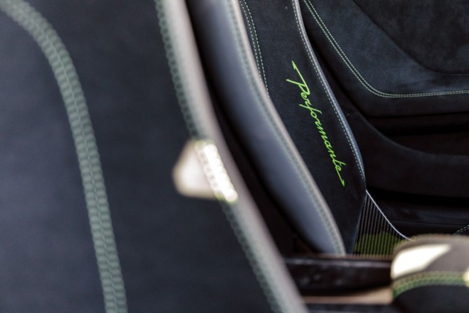 LAMBORGHINI HURACAN COUPE 5.2 LP 640-4 PERFORMANTE 2DR SEMI AUTOMATIC