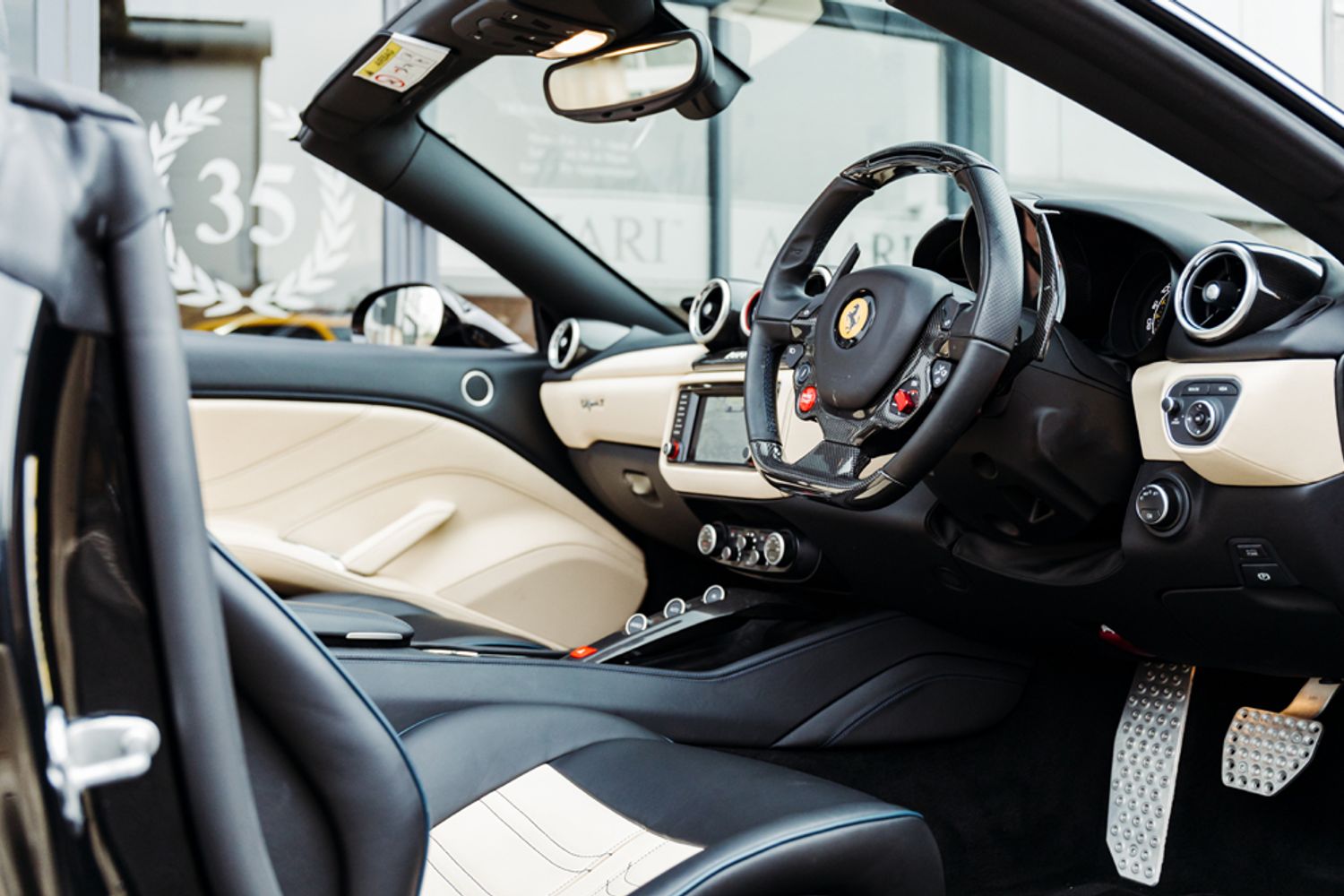 FERRARI CALIFORNIA CONVERTIBLE 3.9 DD 2DR SEMI AUTOMATIC