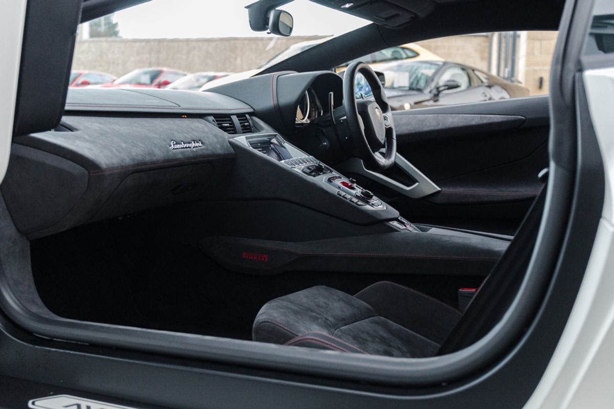 LAMBORGHINI AVENTADOR COUPE 6.5 LP 700-4 PIRELLI EDITION
