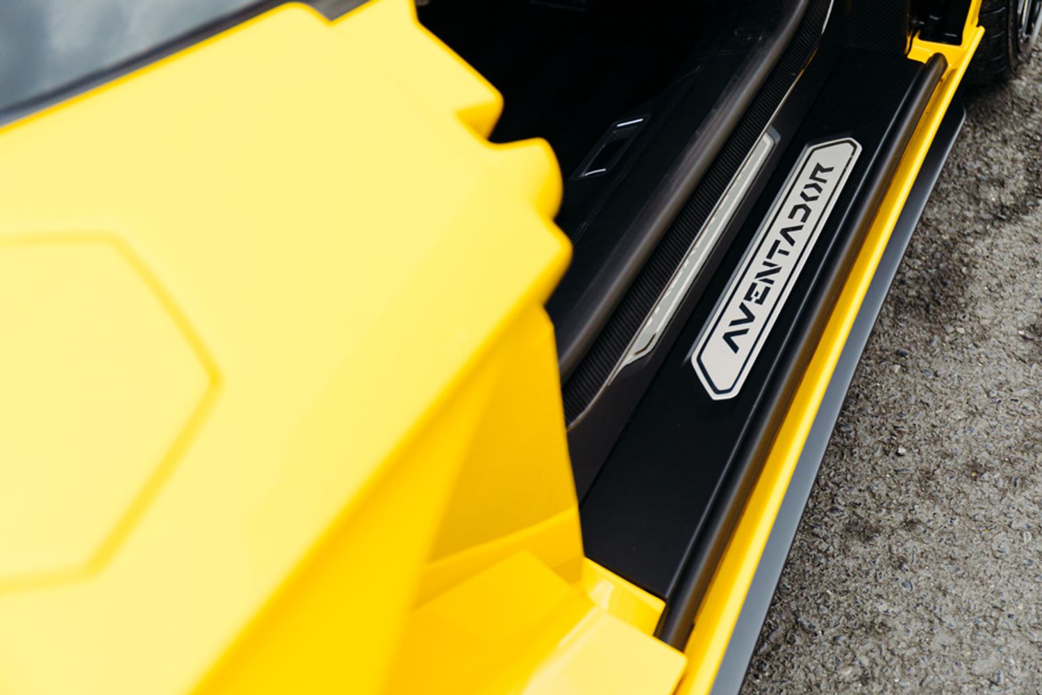 LAMBORGHINI AVENTADOR CONVERTIBLE 6.5 LP 740-4 S ROADSTER 2DR SEMI AUTOMATIC