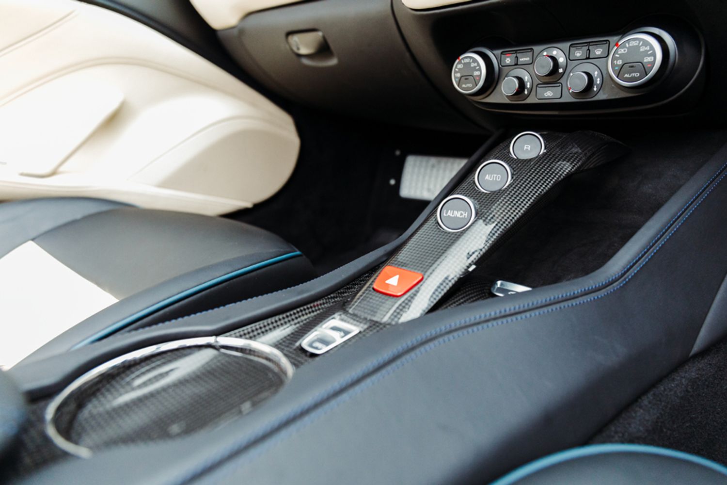 FERRARI CALIFORNIA CONVERTIBLE 3.9 DD 2DR SEMI AUTOMATIC