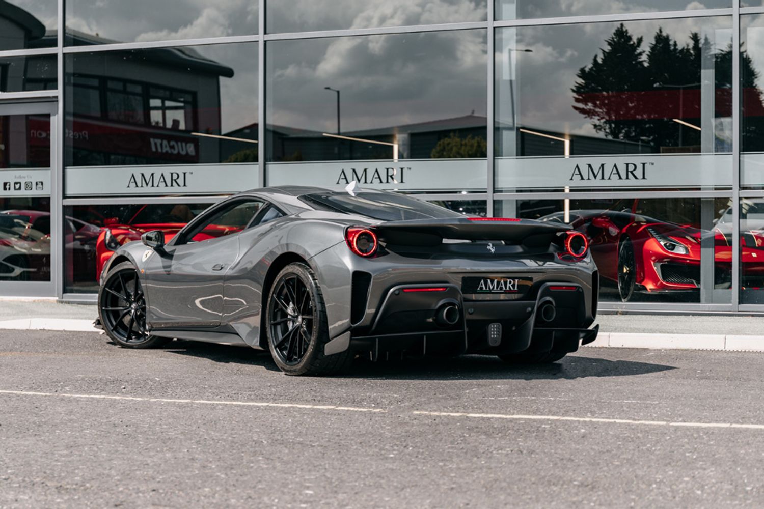 FERRARI 488 PISTA COUPE 3.9 VS 2DR SEMI AUTOMATIC
