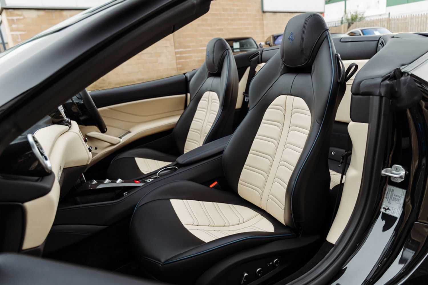 FERRARI CALIFORNIA CONVERTIBLE 3.9 DD 2DR SEMI AUTOMATIC