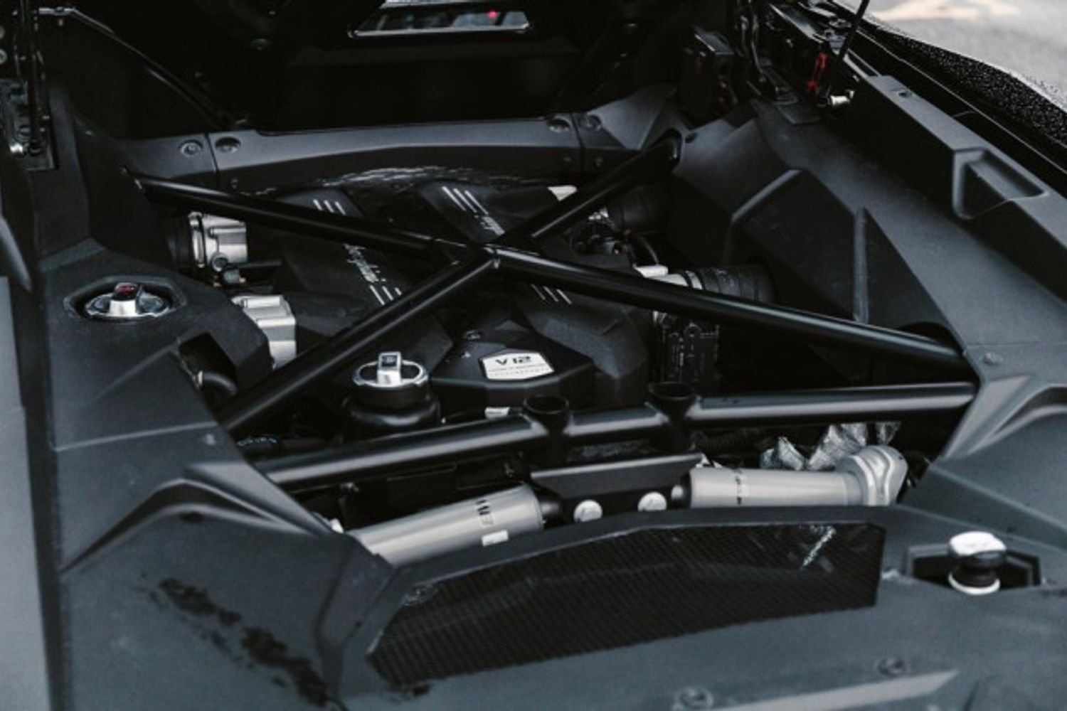 LAMBORGHINI AVENTADOR CONVERTIBLE 6.5 LP 740-4 S ROADSTER 2DR SEMI AUTOMATIC