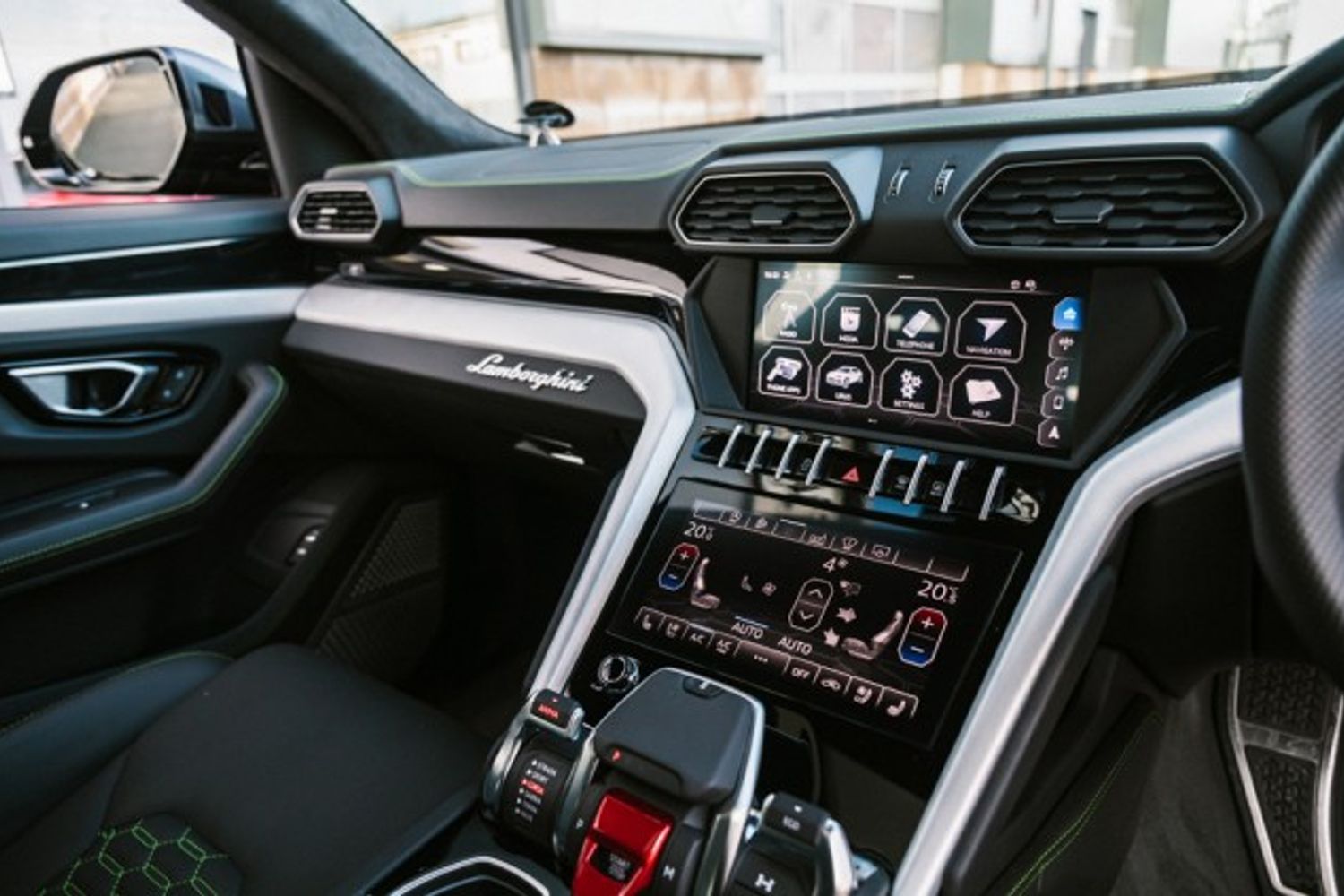 LAMBORGHINI URUS ESTATE 4.0 V8 5DR AUTOMATIC