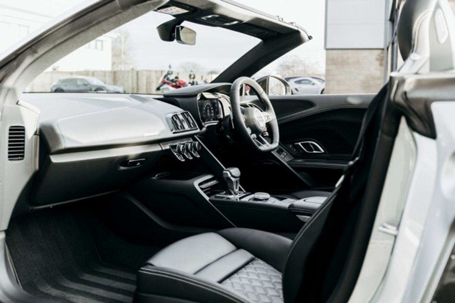 AUDI R8 CONVERTIBLE 5.2 SPYDER V10 QUATTRO 2DR SEMI AUTOMATIC
