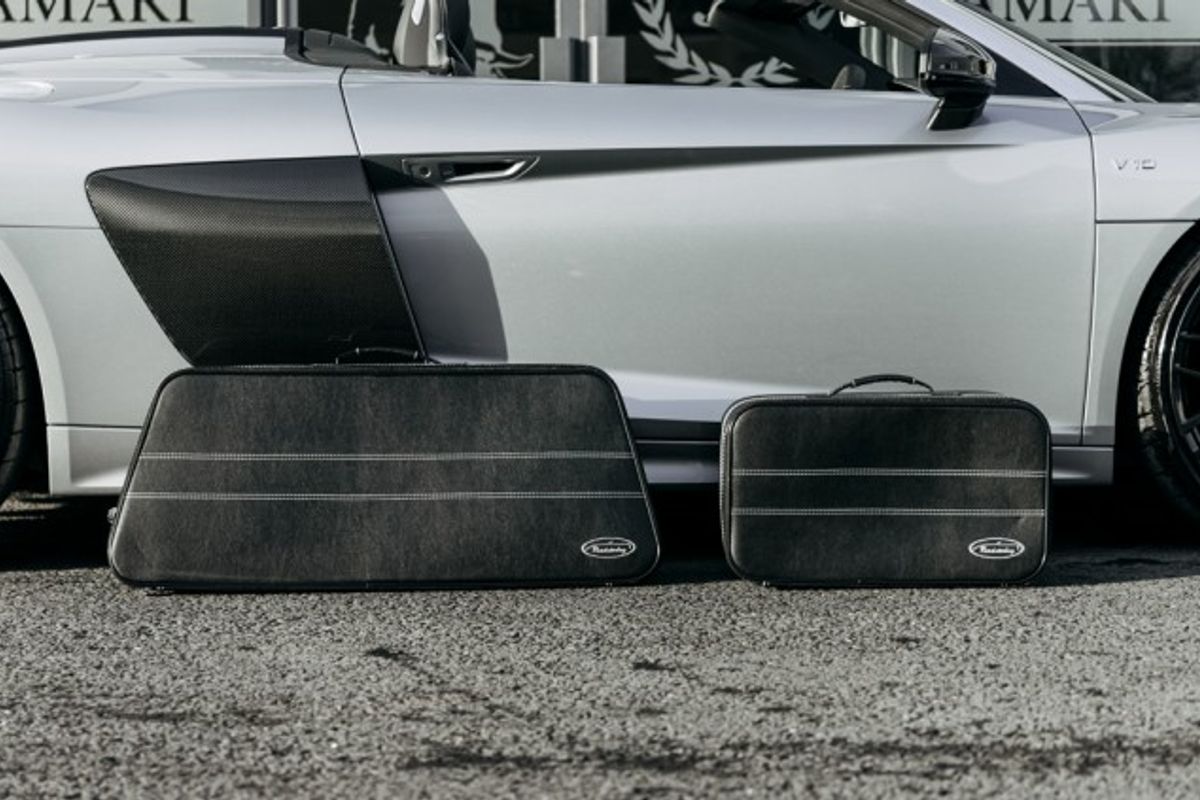 AUDI R8 CONVERTIBLE 5.2 SPYDER V10 QUATTRO 2DR SEMI AUTOMATIC