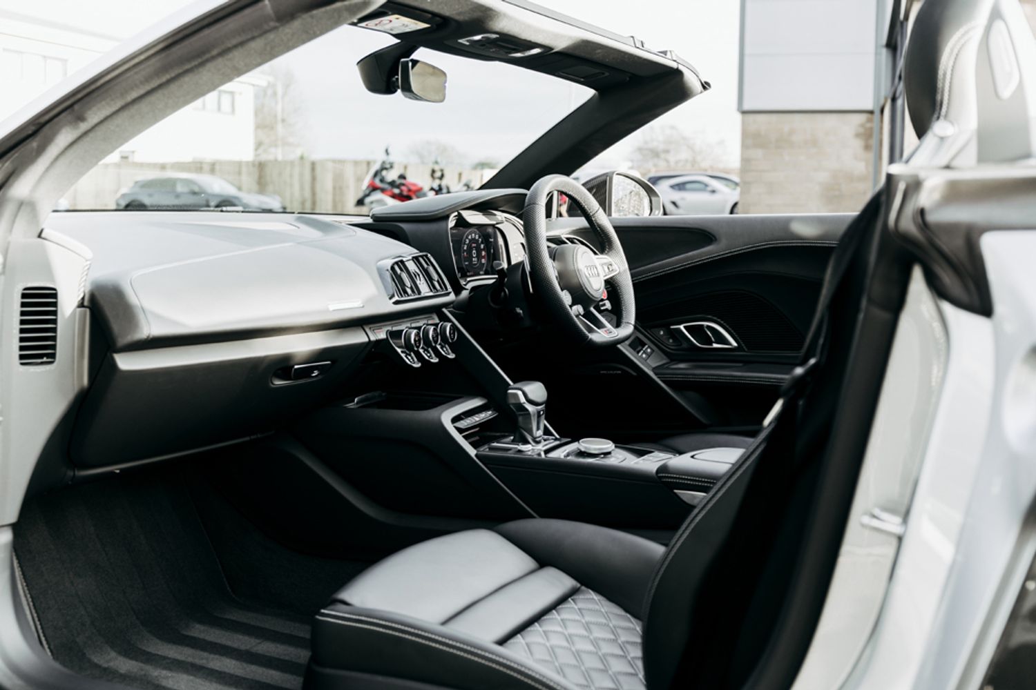 AUDI R8 CONVERTIBLE 5.2 SPYDER V10 QUATTRO 2DR SEMI AUTOMATIC