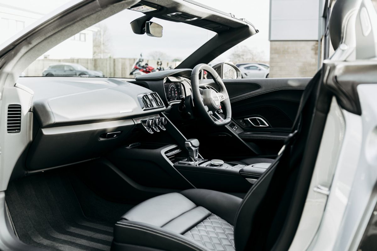 AUDI R8 CONVERTIBLE 5.2 SPYDER V10 QUATTRO 2DR SEMI AUTOMATIC