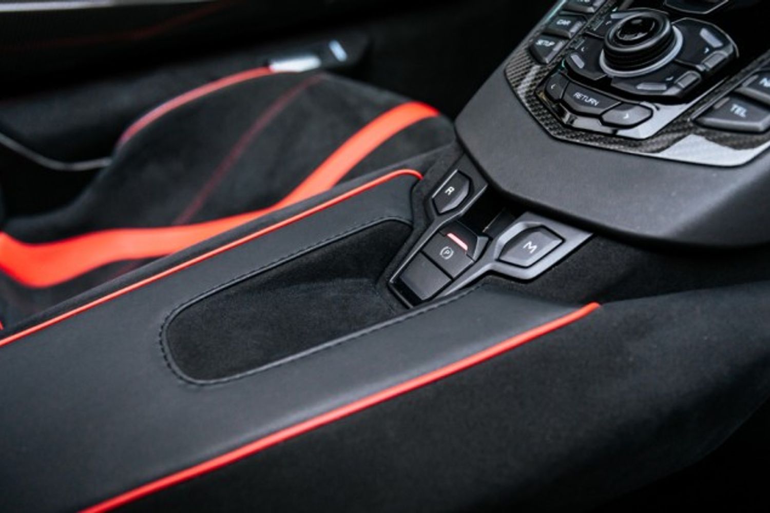 LAMBORGHINI AVENTADOR CONVERTIBLE 6.5 LP 750-4 SUPERVELOCE ROADSTER 2DR SEMI AUTOMATIC