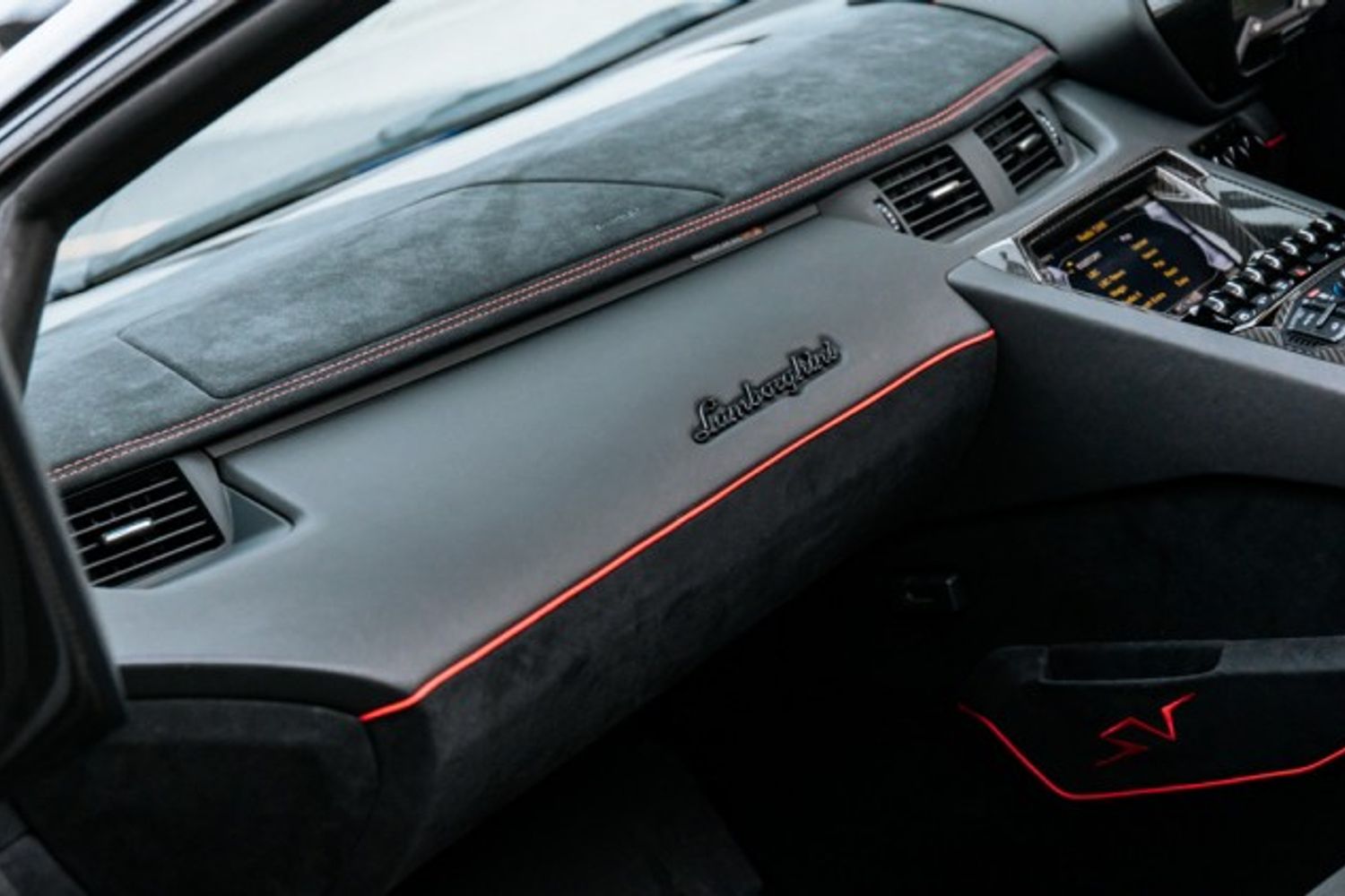 LAMBORGHINI AVENTADOR CONVERTIBLE 6.5 LP 750-4 SUPERVELOCE ROADSTER 2DR SEMI AUTOMATIC
