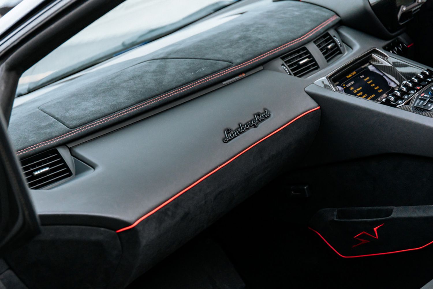 LAMBORGHINI AVENTADOR CONVERTIBLE 6.5 LP 750-4 SUPERVELOCE ROADSTER 2DR SEMI AUTOMATIC