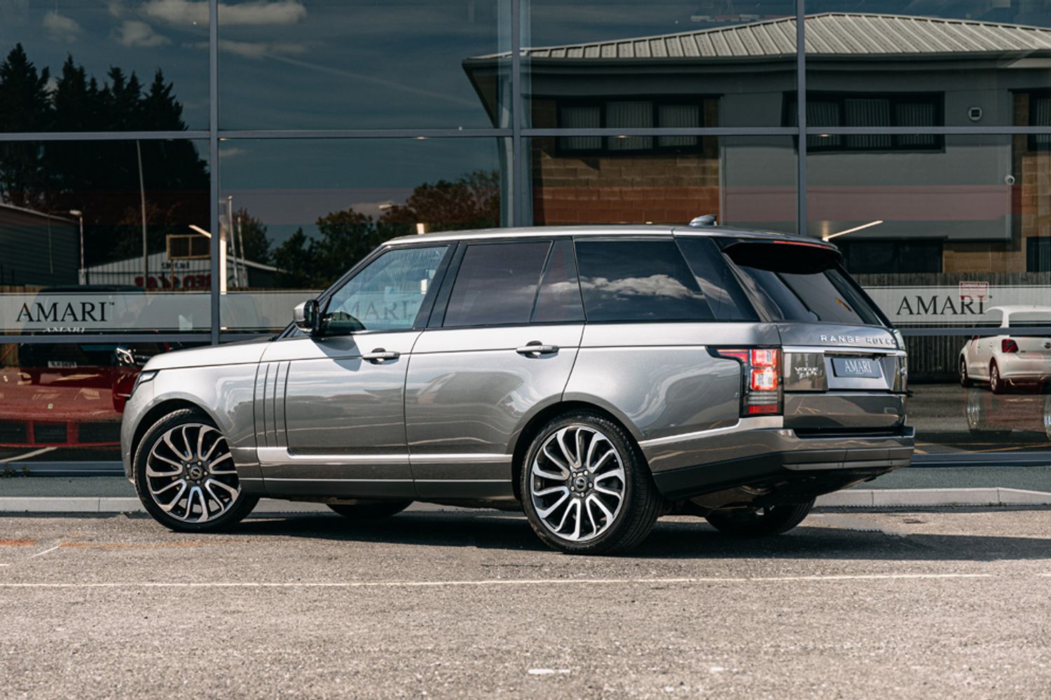 LAND ROVER RANGE ROVER DIESEL ESTATE 3.0 TDV6 VOGUE 5DR AUTOMATIC
