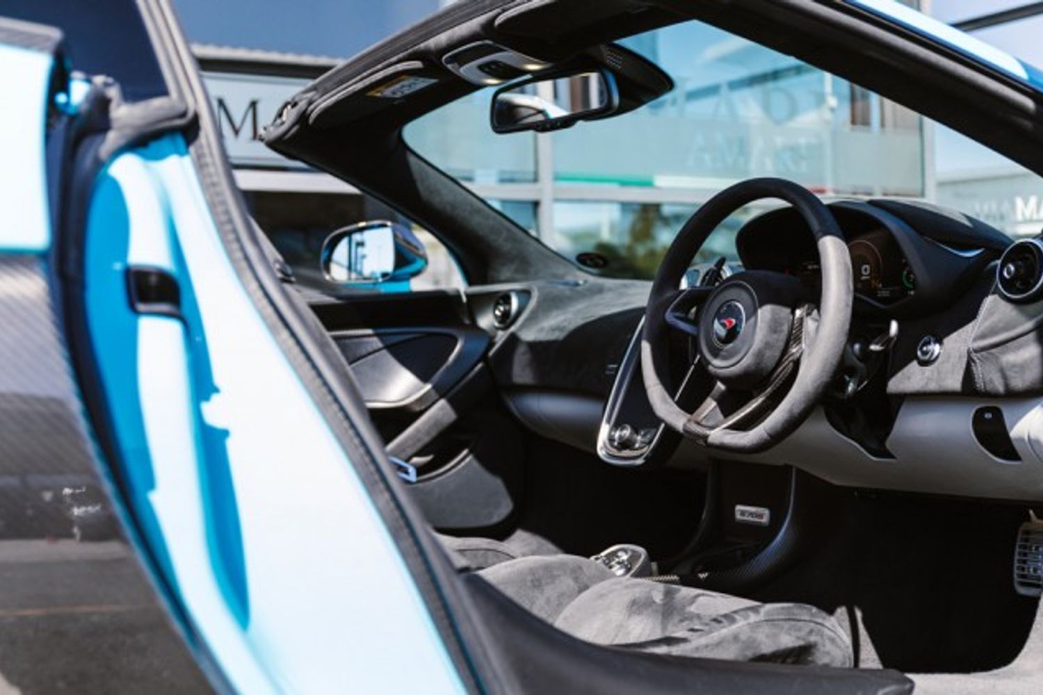 MCLAREN 570 CONVERTIBLE 3.8 V8 SSG 2DR SEMI AUTOMATIC