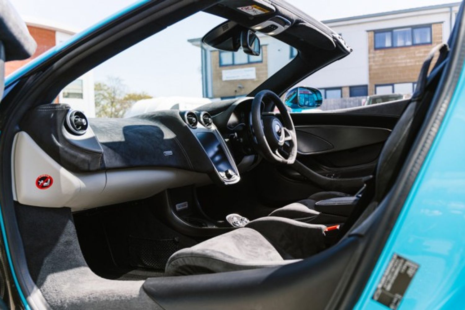MCLAREN 570 CONVERTIBLE 3.8 V8 SSG 2DR SEMI AUTOMATIC