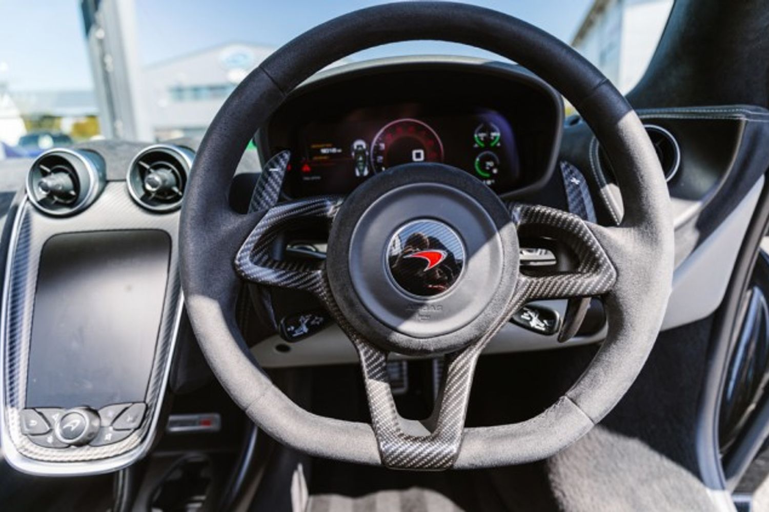 MCLAREN 570 CONVERTIBLE 3.8 V8 SSG 2DR SEMI AUTOMATIC