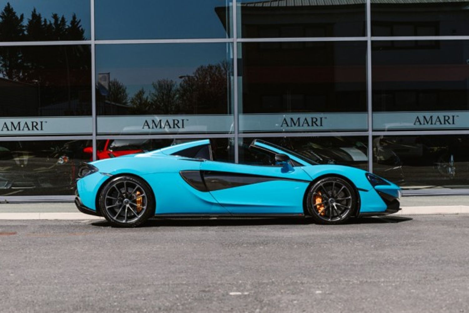 MCLAREN 570 CONVERTIBLE 3.8 V8 SSG 2DR SEMI AUTOMATIC