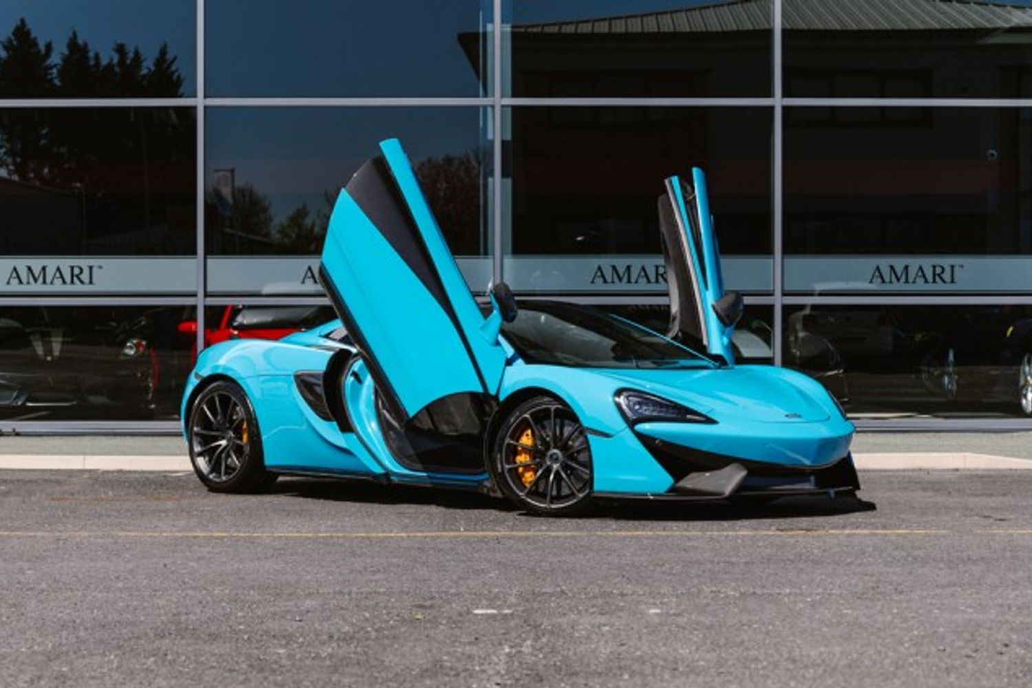 MCLAREN 570 CONVERTIBLE 3.8 V8 SSG 2DR SEMI AUTOMATIC
