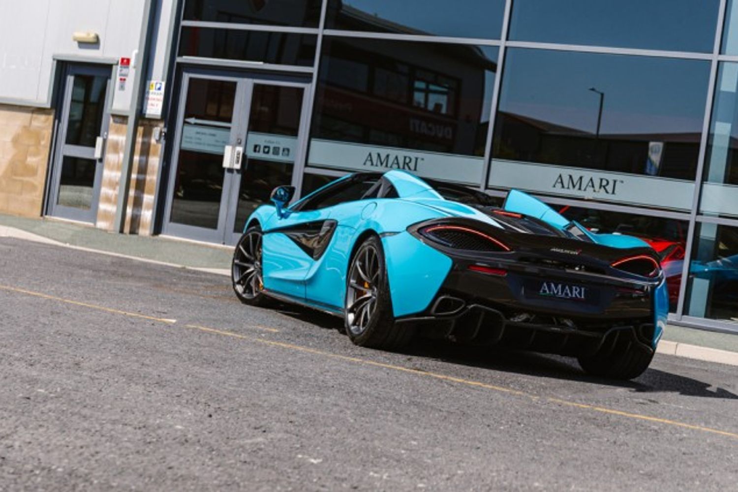 MCLAREN 570 CONVERTIBLE 3.8 V8 SSG 2DR SEMI AUTOMATIC