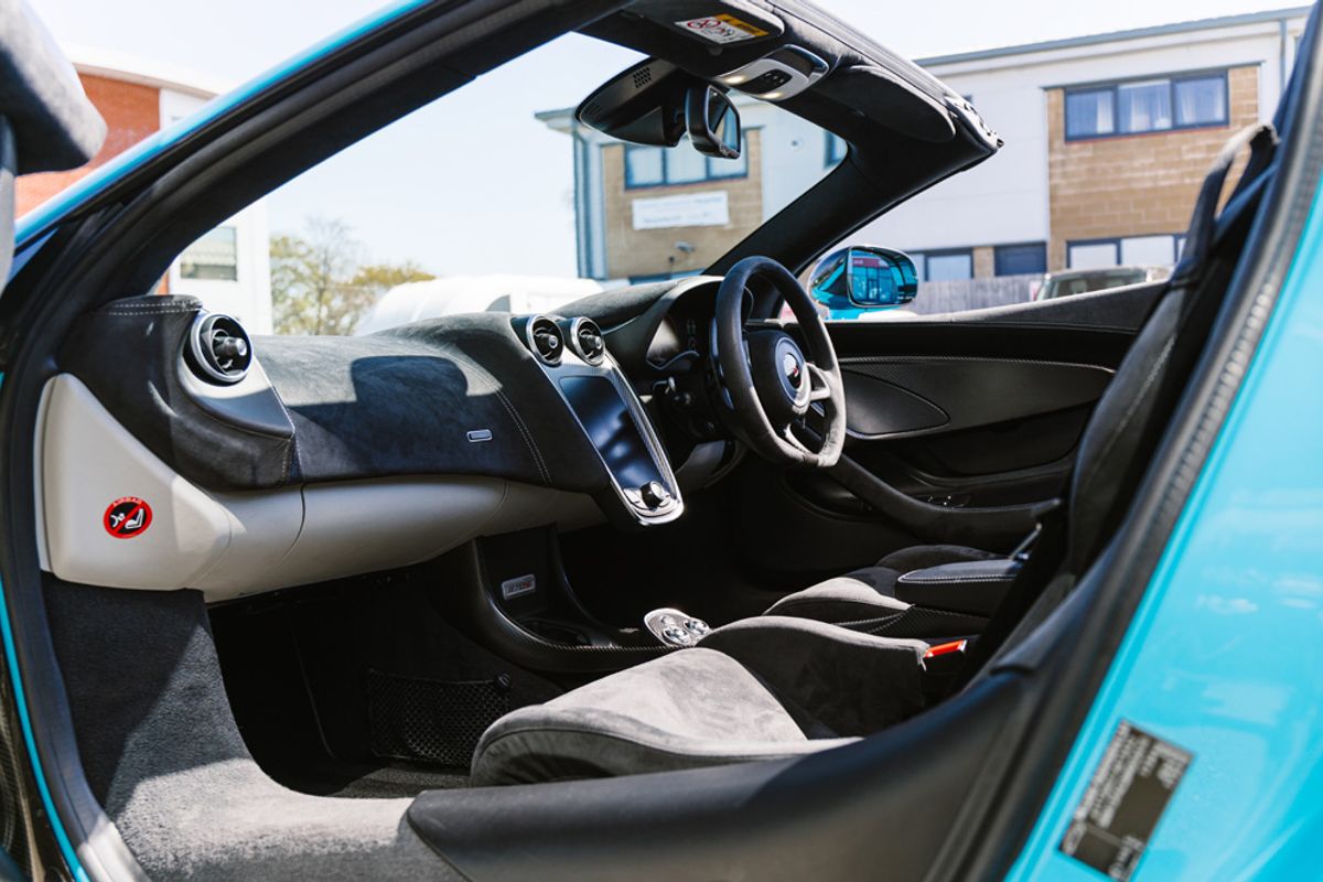 MCLAREN 570 CONVERTIBLE 3.8 V8 SSG 2DR SEMI AUTOMATIC