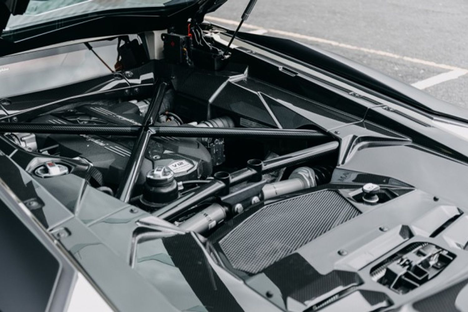 LAMBORGHINI AVENTADOR COUPE 6.5 LP 740-4 S 2DR SEMI AUTOMATIC