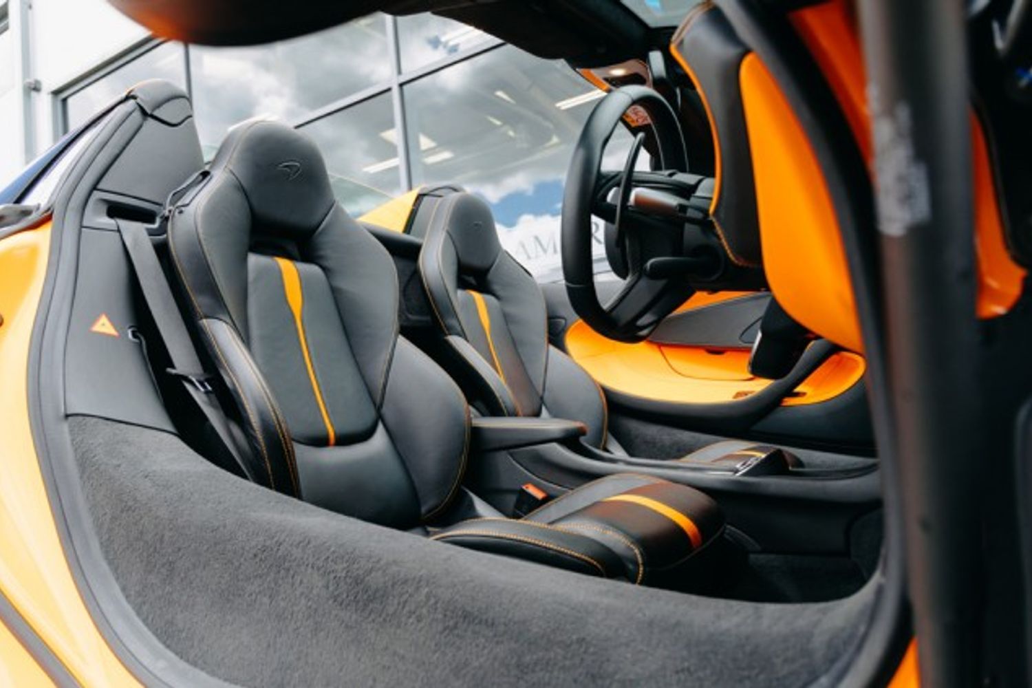 MCLAREN 570S V8 SSG CONVERTIBLE 3.8 V8 SSG 2DR SEMI AUTOMATIC