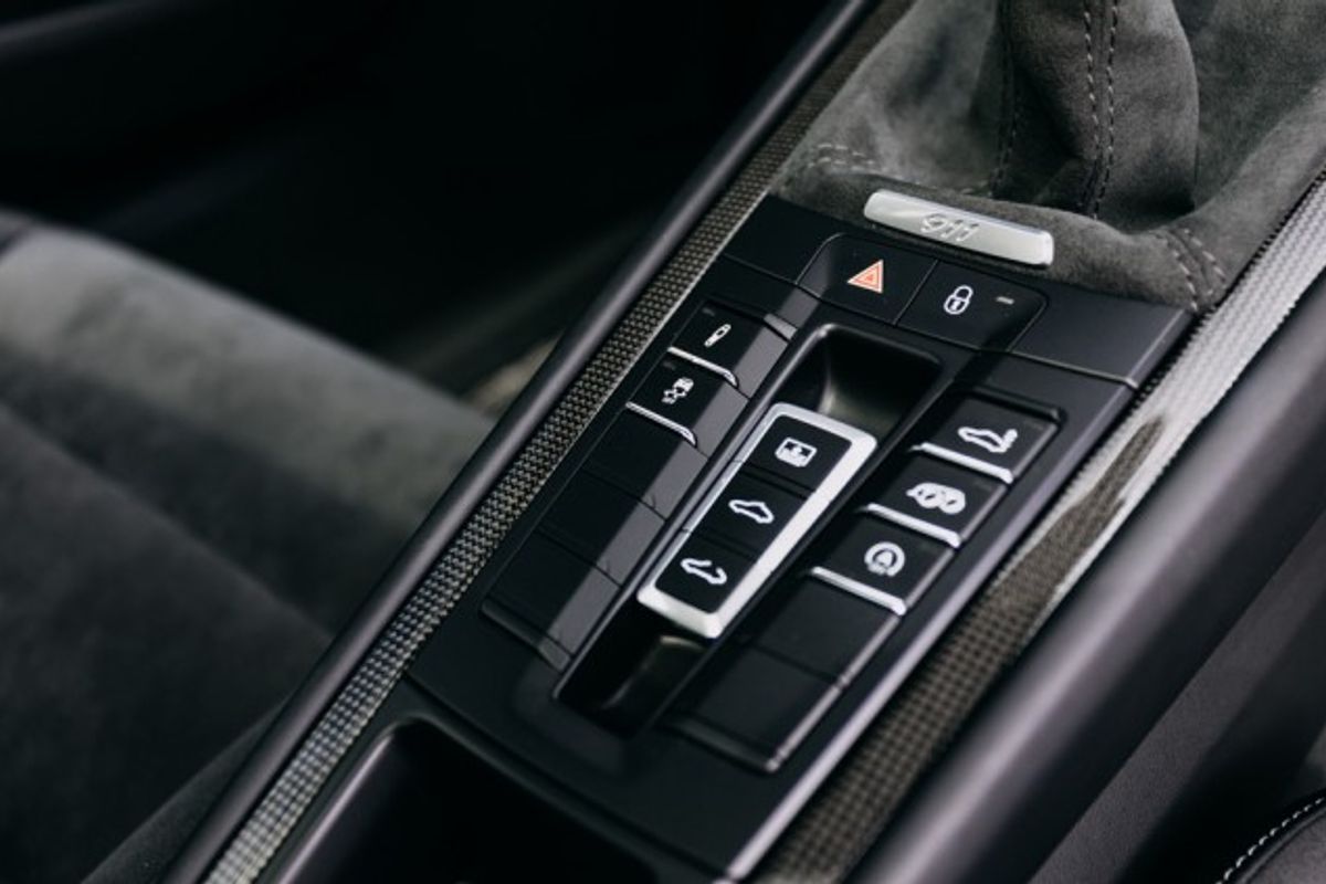 PORSCHE 911 COUPE 3.0 CARRERA GTS 2DR