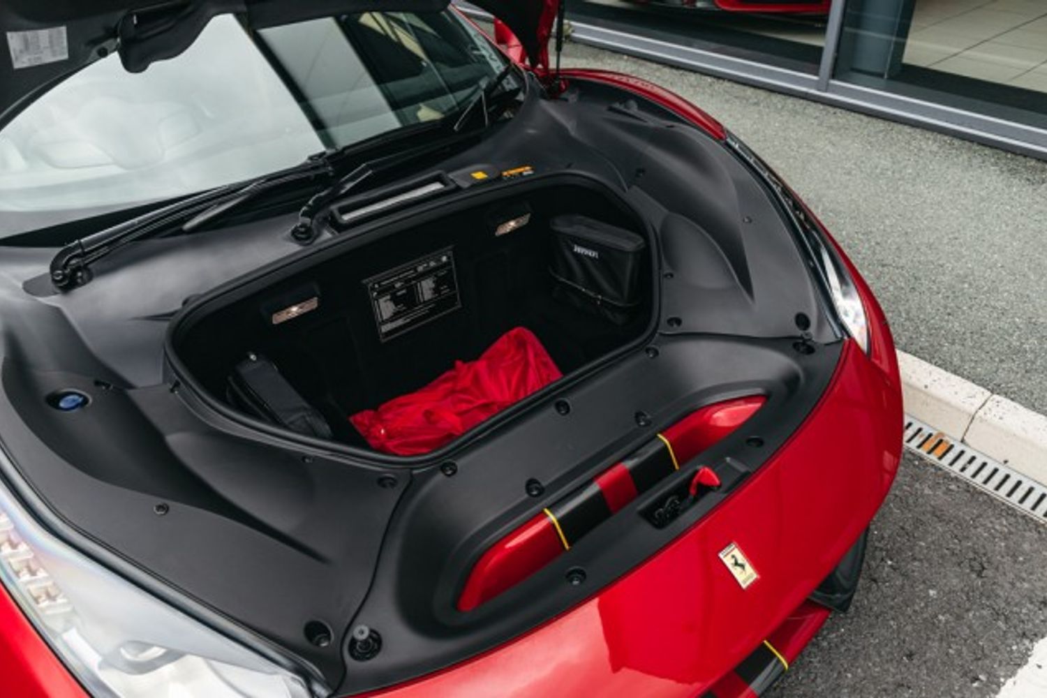 FERRARI 488 PISTA VS COUPE 3.9 VS 2DR SEMI AUTOMATIC